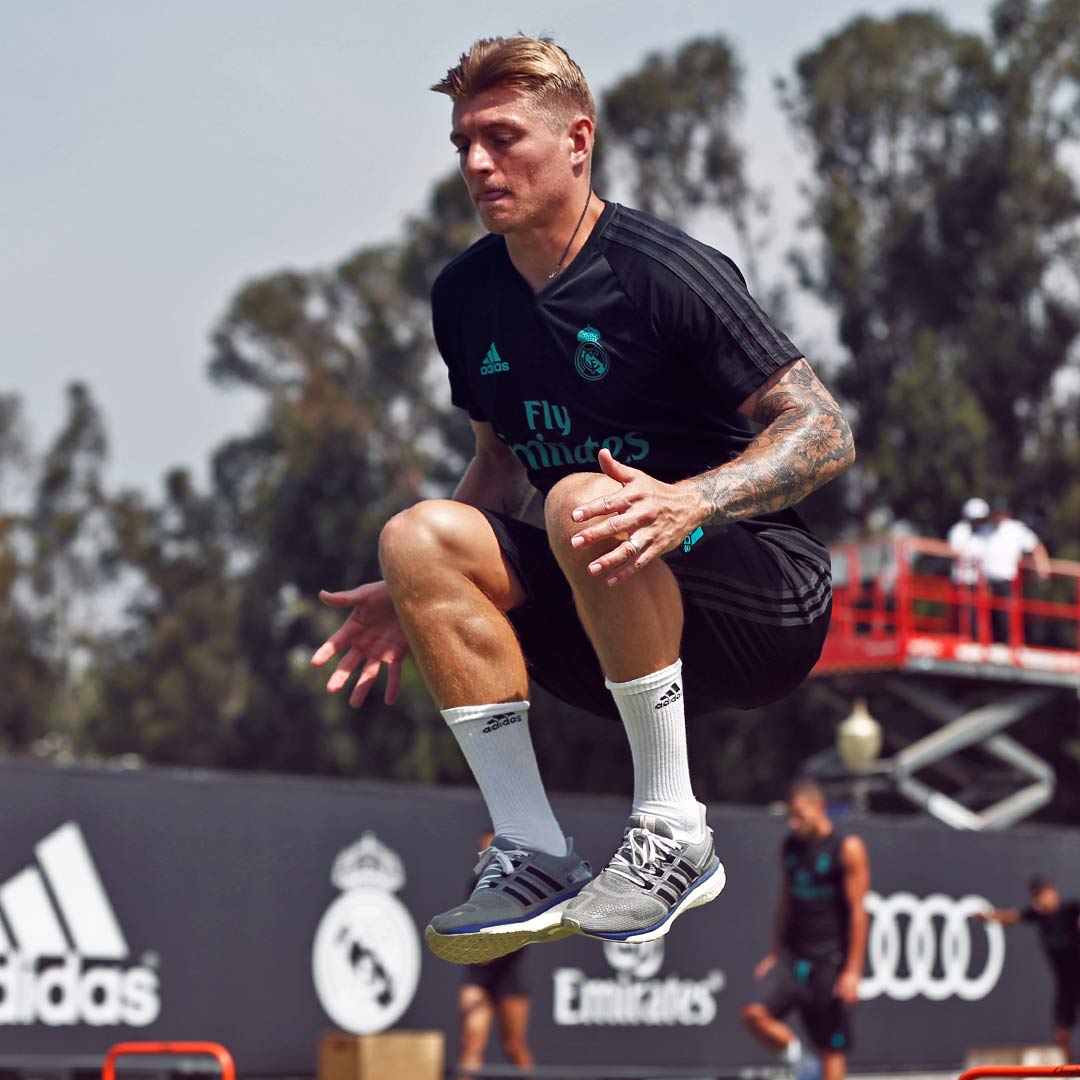 realmadrid's tweet photo. 📸⚽️🌎 #RMTour 
Mejores imágenes de la segunda jornada de entrenamientos.

#HalaMadrid https://t.co/dke5H6VQIT