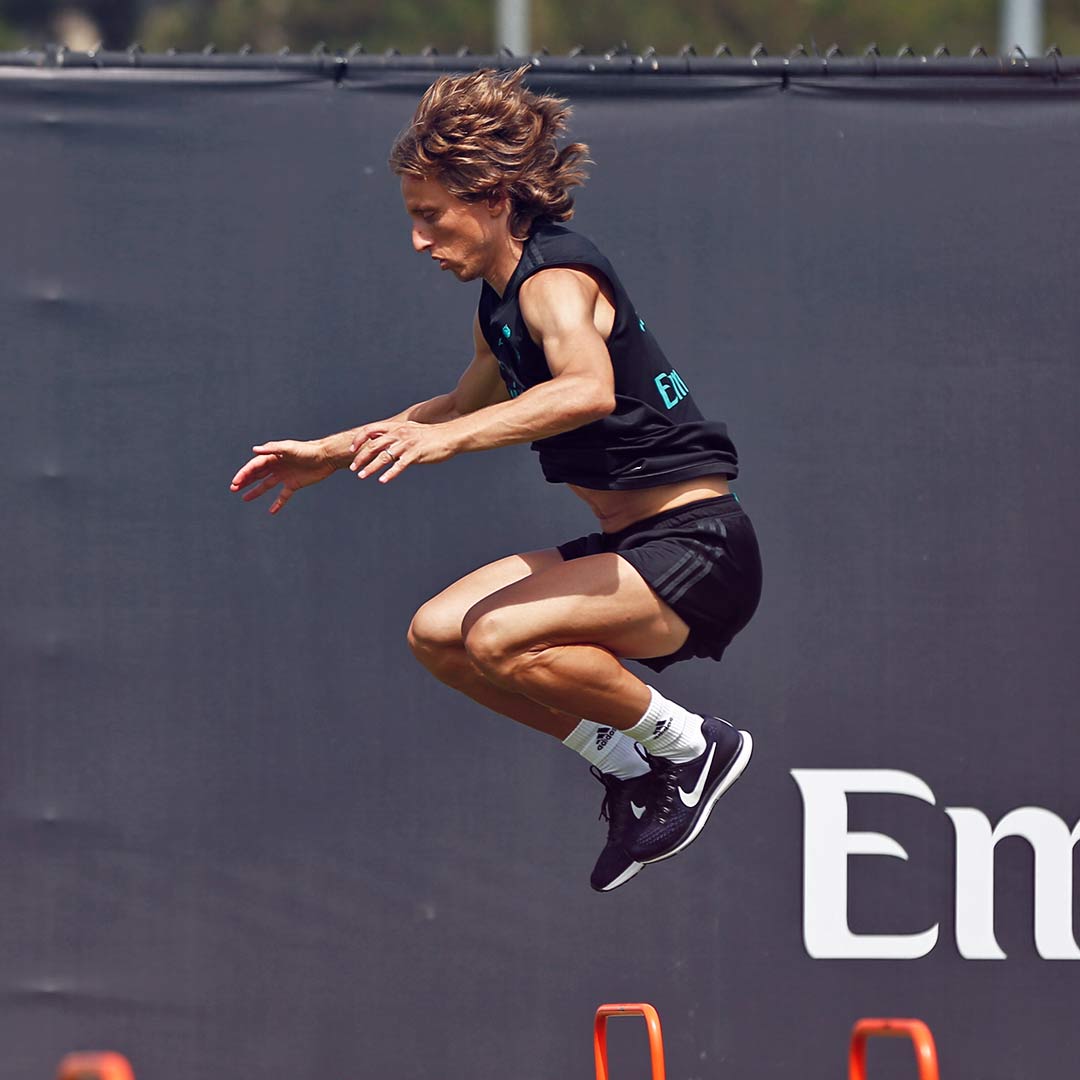 realmadrid's tweet photo. 📸⚽️🌎 #RMTour 
Mejores imágenes de la segunda jornada de entrenamientos.

#HalaMadrid https://t.co/dke5H6VQIT