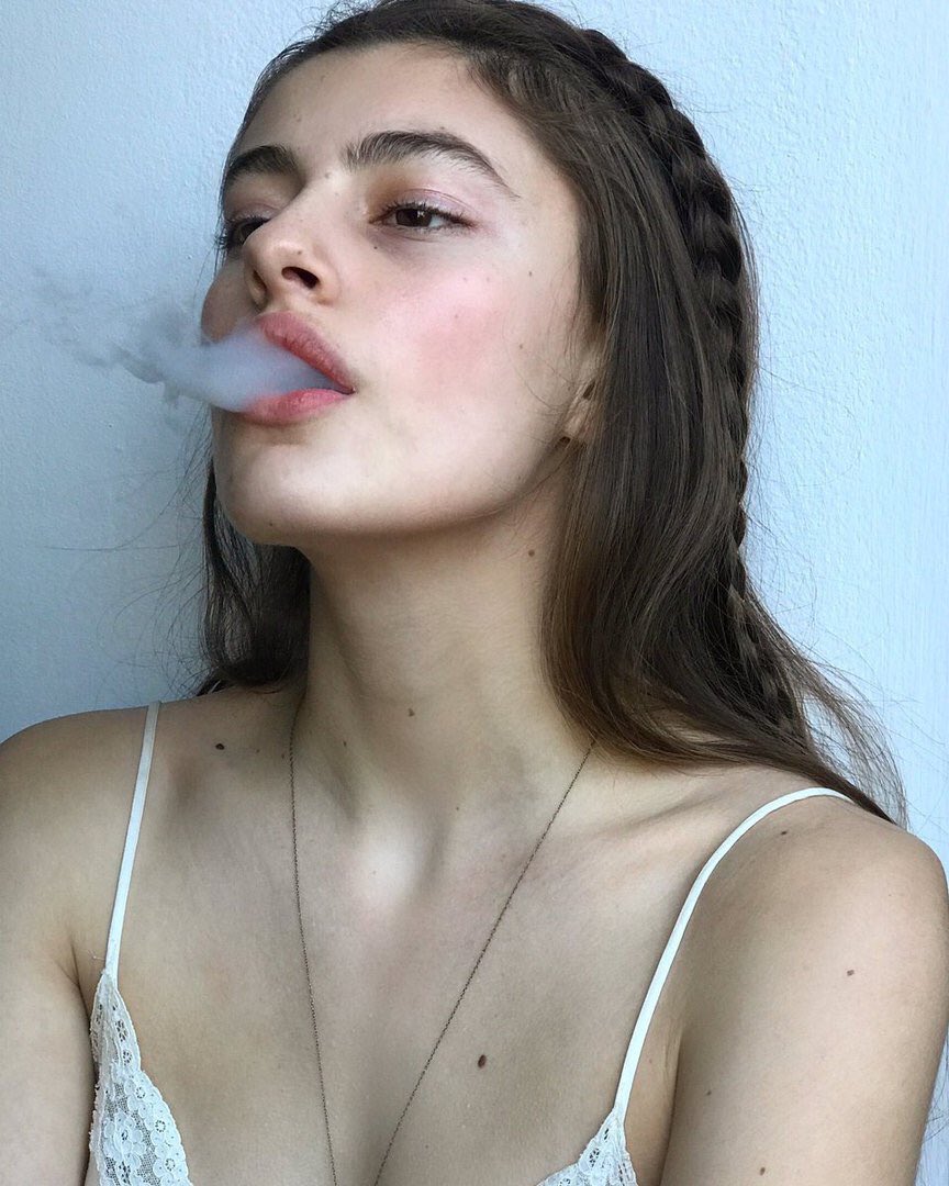 itsguccibabe's tweet photo. diana silvers is a work of art https://t.co/8QRqugwZtO