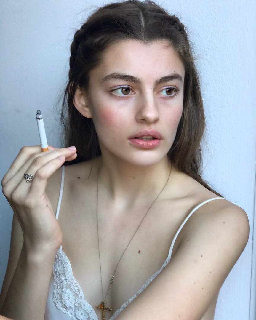 itsguccibabe's tweet photo. diana silvers is a work of art https://t.co/8QRqugwZtO
