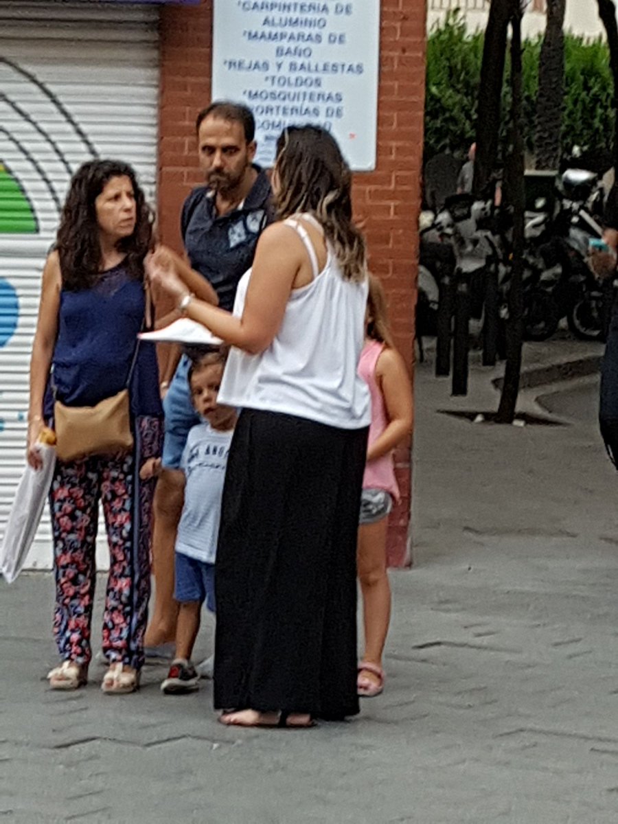 CsSantaColoma's tweet photo. Esta tarde hemos estado recogiendo nuevas firmas para la campaña #Stopmultas en la Av. Generalitat. #santacoloma https://t.co/EYDy6SVT3M
