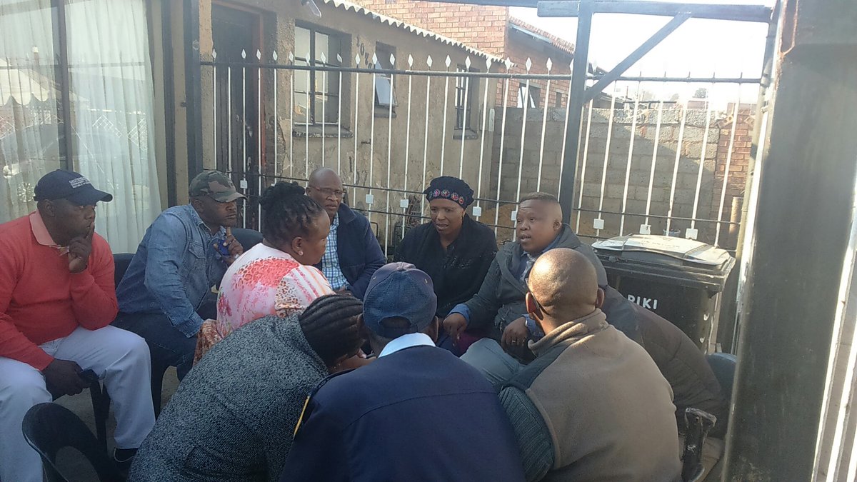 GP_CommSafety's tweet photo. MEC Sizakele Nkosi-Malobane visited the family of the deceased Nomalizo Mjikelizo from Meadowlands Soweto #NoViolenceAgainstWomenandChildren https://t.co/Whs6oTYrTO