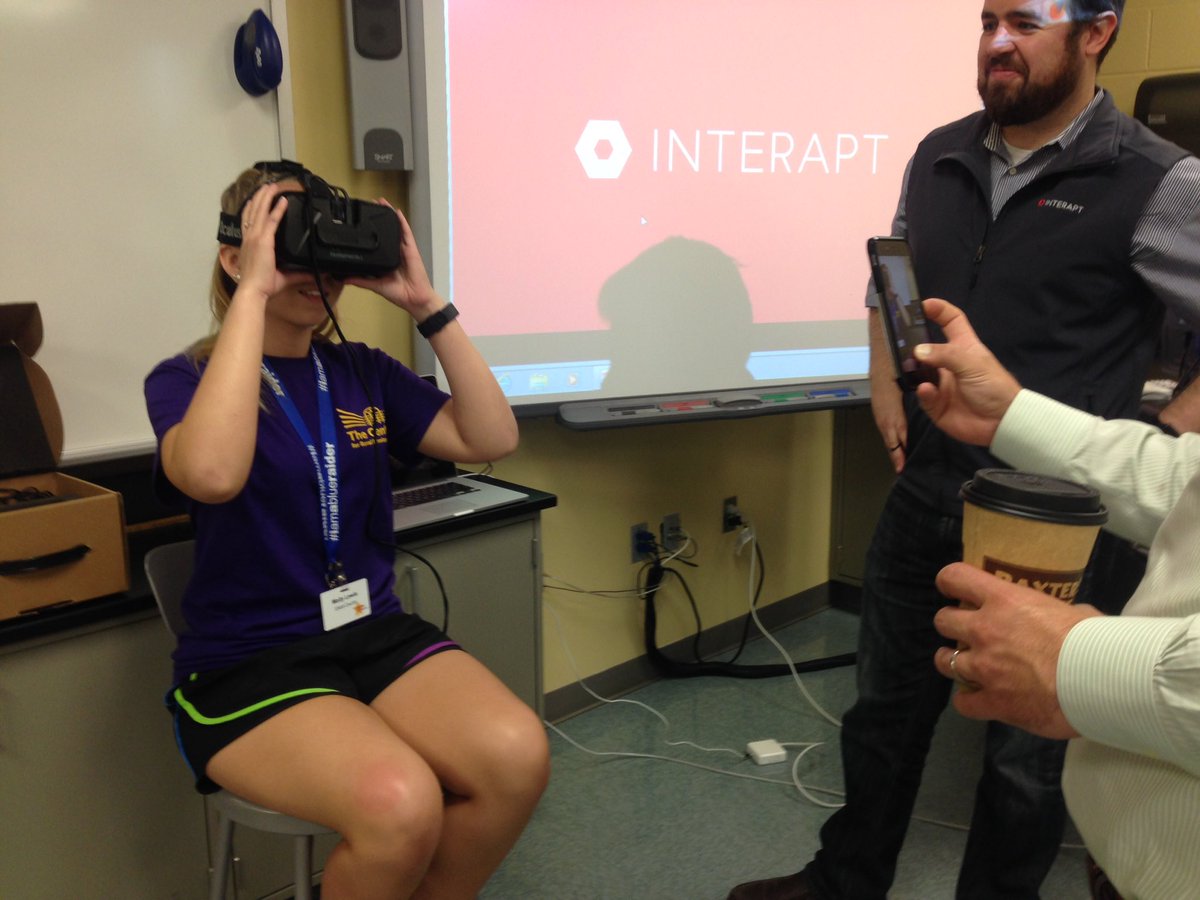 LindseyWilson's tweet image. Roger Scholar @MollyJo_4 of Elliott County tests out virtual reality with @Interapt!