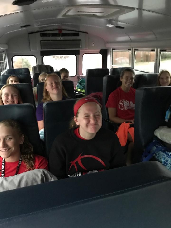 UnitedRedStorm's tweet photo. Girls basketball team loaded up and ready for camp in Rolla Missouri.#buildingabond https://t.co/hvNzXUFOFm
