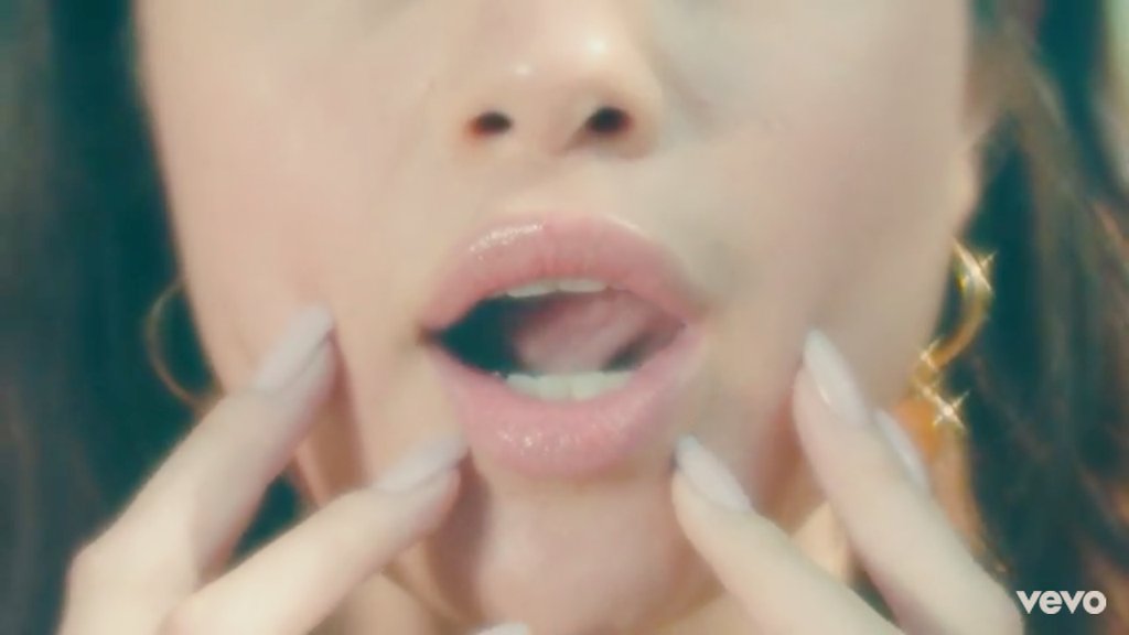 SellenaMGoomez's tweet photo. #SelenasNewSingleOniTunes https://t.co/ODFE4iplmc