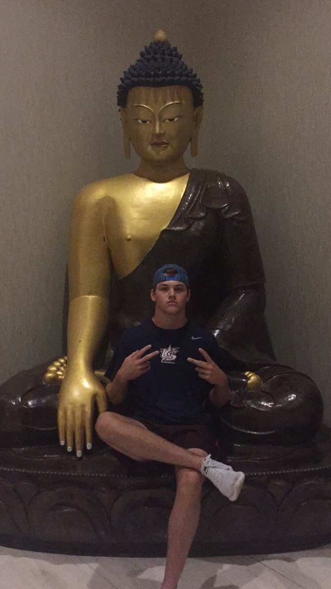 the_braden_hill's tweet photo. Happy birthday branch man🤙 hope 18 treats you well👌🏻 https://t.co/Zi3fUxlV7n