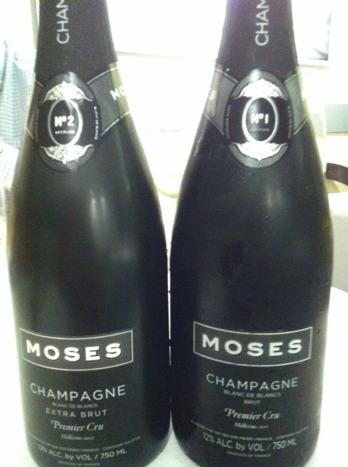 RteKasanova's tweet photo. Catando el n 1 y n 2 de Moses.... https://t.co/dwoIU2QaUG
