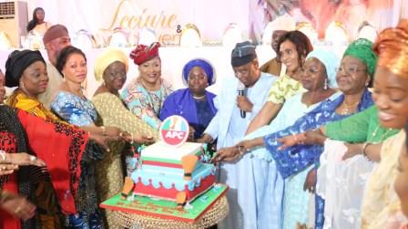 Desmond_Epic's tweet photo. Lagos APC Women Wing holds Maiden Lecture and Award Event @APCNigeria @APCUKingdom @AkinwunmiAmbode @stevoree @apcyouthomoodua https://t.co/aes3gHYgw8