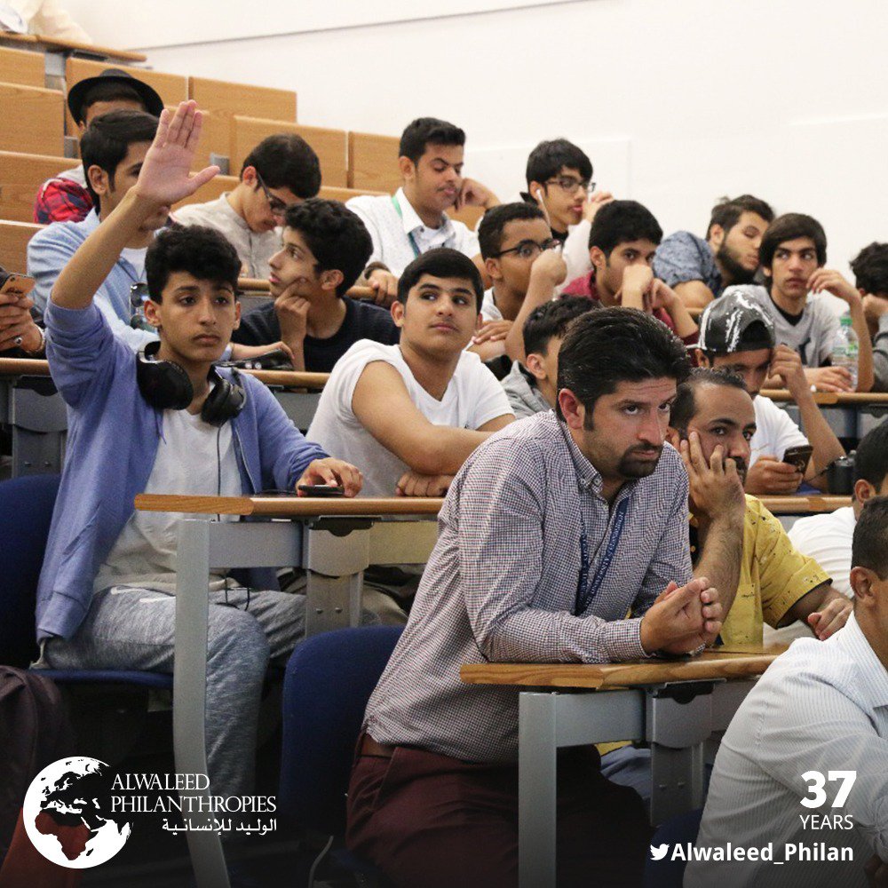 alwaleed_philan's tweet photo. إنضم #سفراء_حوار_الإنسانية إلى محاضرات ثقافية في @EdinburghUni حيث تمكن الطلاب من مناقشة أهمية بناء جسور الحوار بين الثقافات المختلفة. https://t.co/855nGq2ZAa