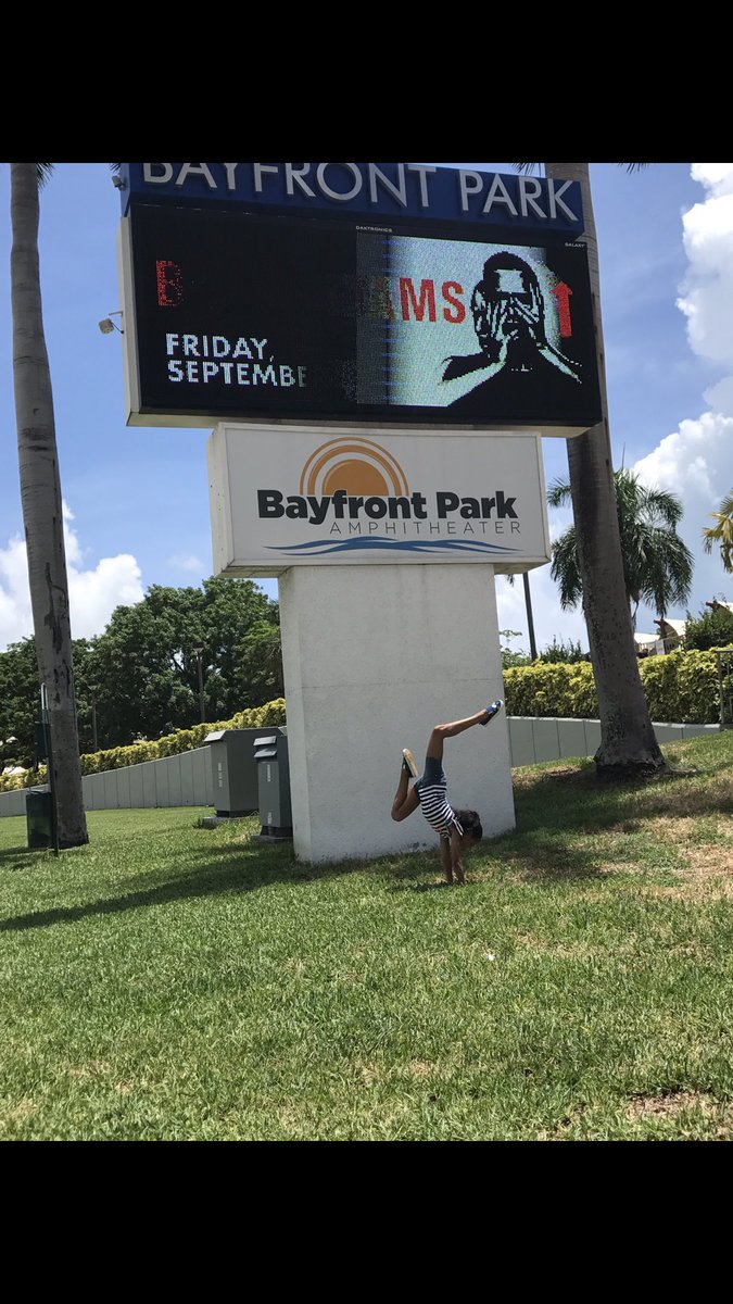 Mayrely_Rojas's tweet photo. !! Here for the #GoldenTicket but somebody arrived 5 min earlier 🤷🏽♀️ #GoldenSpots can't wait for the tour @RomeoSantosPage #Bayfrontpark https://t.co/Lrk9dIL3HL