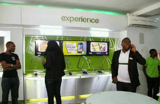 talkglitz's tweet photo. JUST IN: Etisalat Nigeria Announces New Name, '9Mobile Telecom' https://t.co/CLuEU1p1iq https://t.co/yi2JSW9J9b