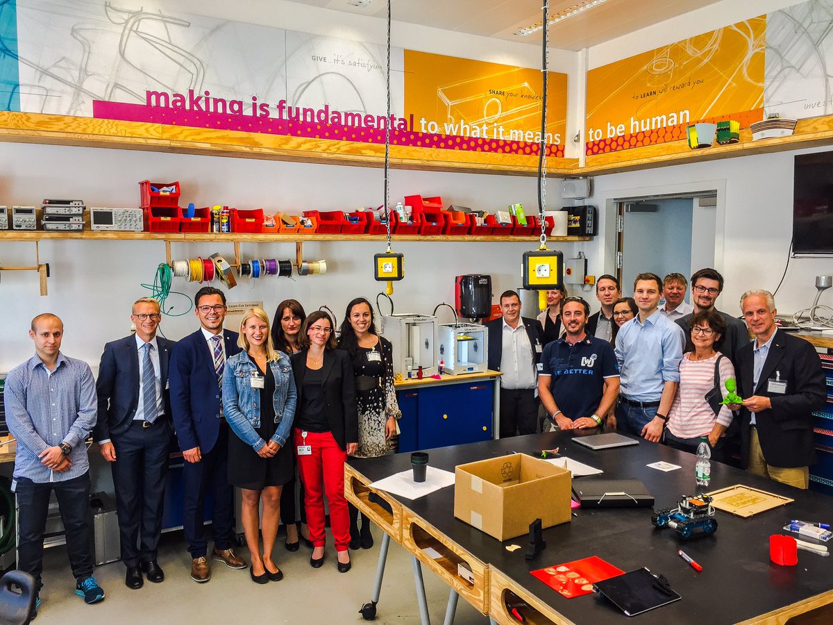 Danke Kathrin für die heutige Besichtigung eines 3D-Druckers bei der Siemens AG Innovationsstandort Erlangen #wjerlangen #siemens #3Dprint