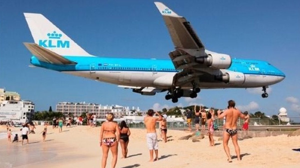 Tourist killed by jet blast on Caribbean beach bit.ly/2unbl4H https://t.co/tIQ2nTHSoh