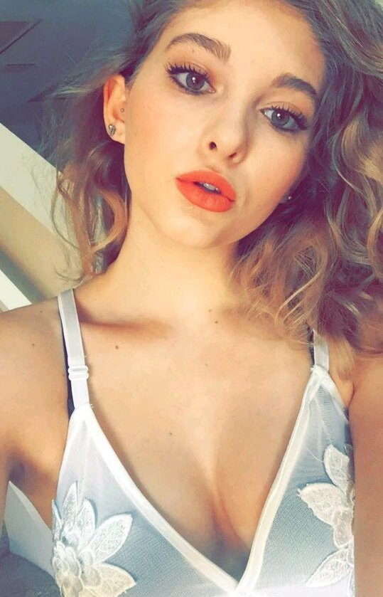 defendingwillow's tweet photo. if @willowshields isnt the most gorgeous woman you've ever seen...😍 https://t.co/R2omasFBSP