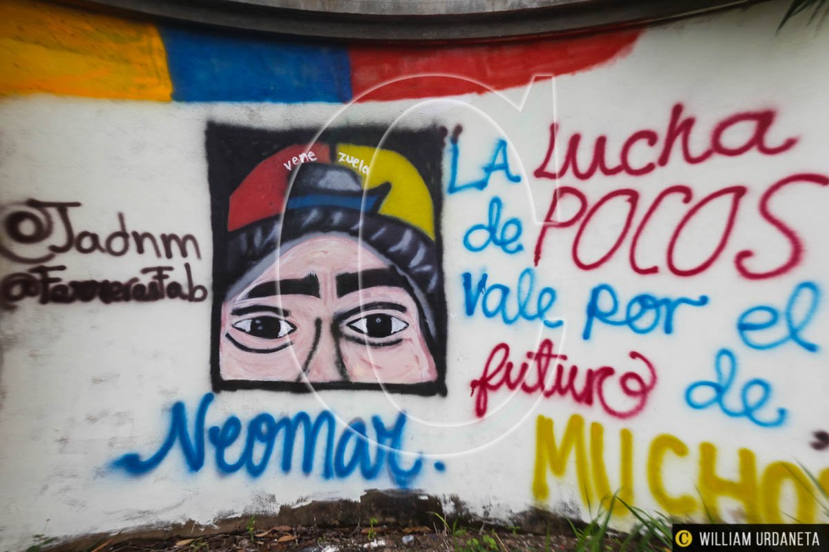 CorreodelCaroni's tweet photo. Avance | Estudiantes de @UcabGuayana acondicionan espacios y promueven consulta popular con pintas de carros y murales.(vía @Jhoalys) https://t.co/CR1njwSQsV