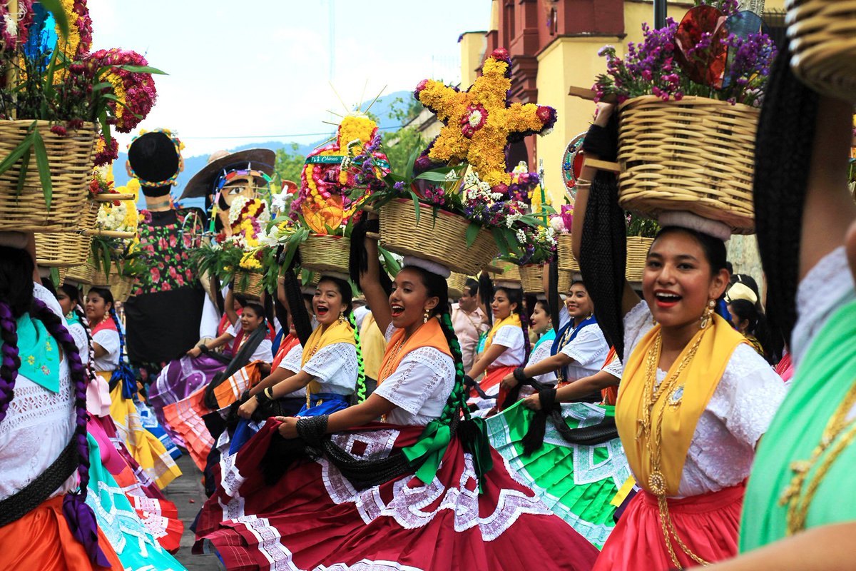 TeInvitoaOaxaca's tweet photo. Desfile de Delegaciones, 15 de julio, 18:00 hrs, centro, Ciudad de #Oaxaca.
#Guelaguetza2017 #ViajemosTodosPorMexico #TwitterOax #Turismo https://t.co/hzvmxpua7a