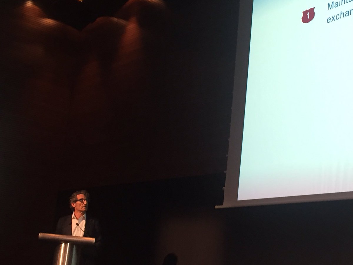 SinergiaCat's tweet image. #Barometre17 @CTecno @PereMas a @JordiMones #privilegis #ulls #llotja @FCBarcelona