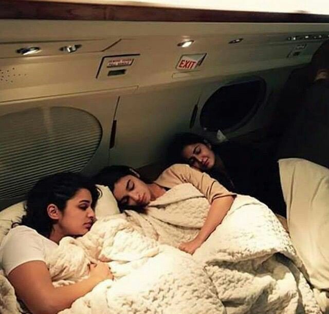 AliaBhattTimes's tweet photo. Have a good night all and @aliaa08 take care of yourself 😊😊😊❤❤❤🎀👑🌟
#katrinakaif @ParineetiChopra https://t.co/e262VwYz3K