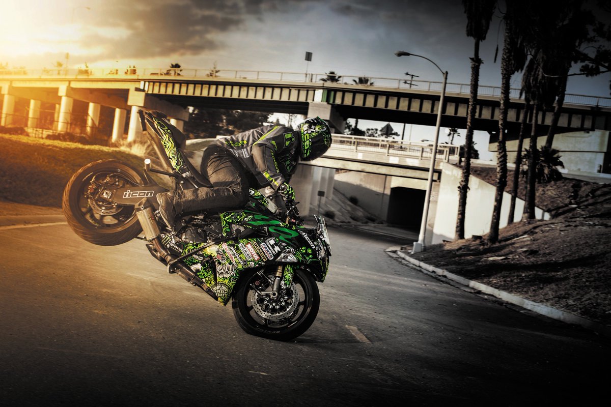 Yamaha r1 стант