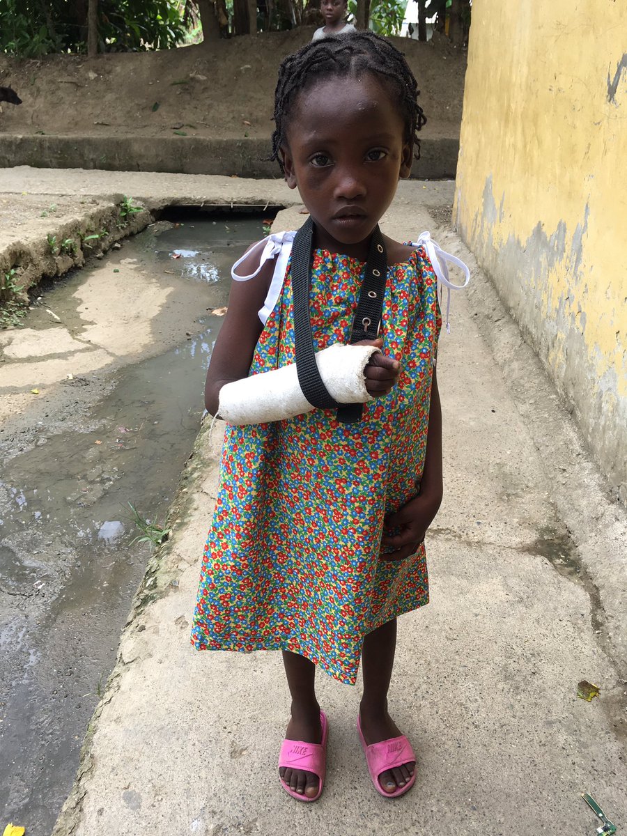 bailee_moser's tweet image. While I was in the Dominican I handed out around 150 dresses to the girls that my mom and grandma had made for me and it was amazing❤️🌎