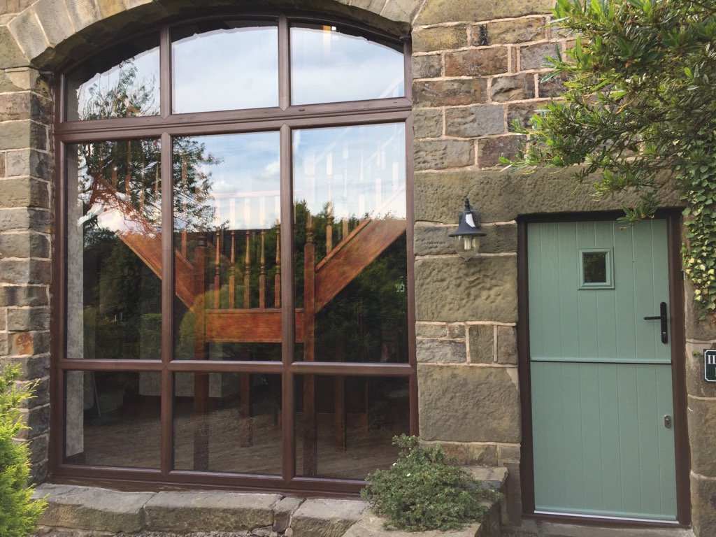 PetesGlazing's tweet photo. @GlazeriteLtd @sashhomeimp @VEKA_plc @NVMembers great looking Siena windows expertly installed 👍👍 https://t.co/3ubAkjdGuE