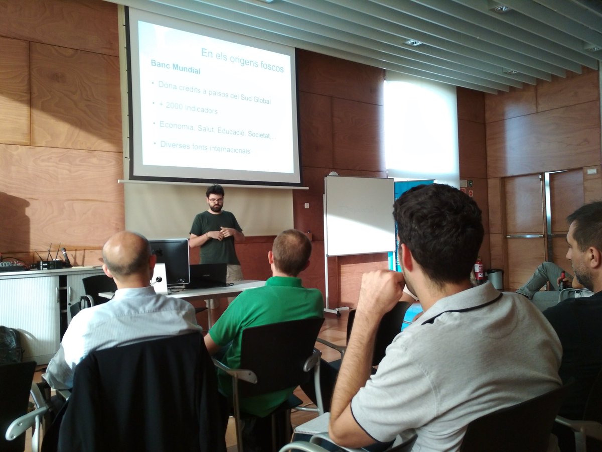 citilab's tweet photo. Al 2010 el @BancoMundial abrió sus datos con una #API y una interfície web, pero era poco usable #OpenDataEstiu @iopendatabcn https://t.co/Tm0EIjf8Si