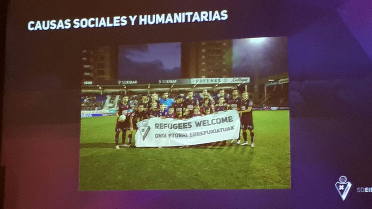 MariaMerceRoca's tweet photo. #PensantGirona Interessantíssim el que ha explicat @JonArregi sobre el model @SDEibar. Futbol ètic i amb valors, i al servei de la gent. https://t.co/9cw2BnmfA9