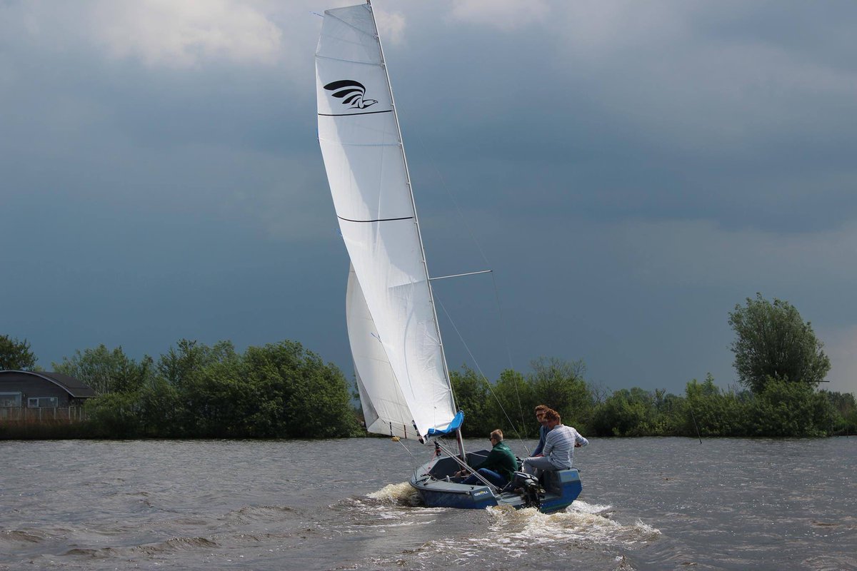 matchracen <a href="/Skutsjewike/">Skûtsjewike Grou</a> #falconsailing