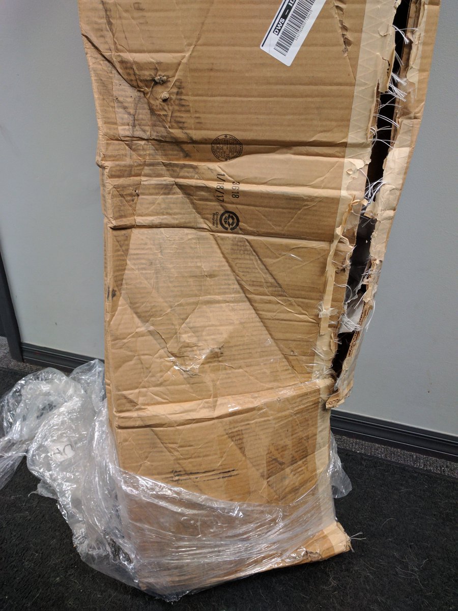 daviescorvette's tweet image. What story does this box tell? @UPS reps can't seem to figure it out.  #upslies #whatcanbrowndotoyou