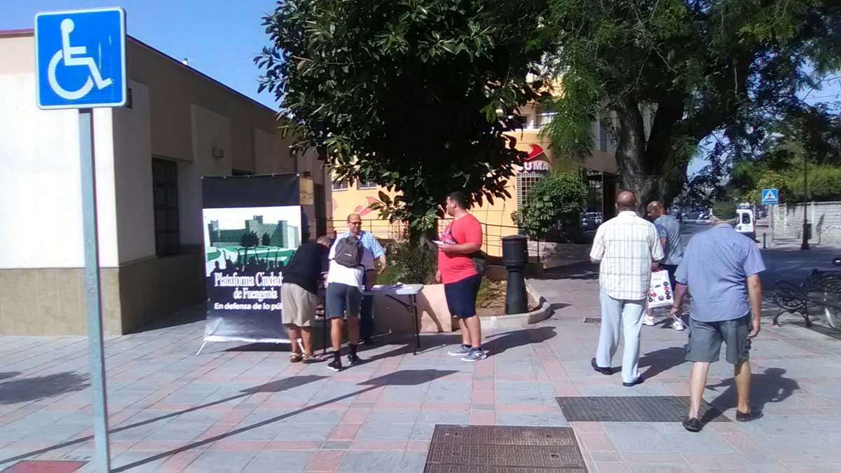 plataformafuen's tweet photo. Esta mañana hemos estado nuevamente en el centro de salud de #Fuengirola (junto a seguridad social). Muy buena respuesta de los vecinos. https://t.co/BcMDiNnZF1