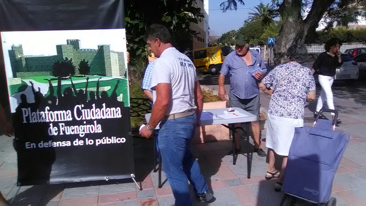 plataformafuen's tweet photo. Esta mañana hemos estado nuevamente en el centro de salud de #Fuengirola (junto a seguridad social). Muy buena respuesta de los vecinos. https://t.co/BcMDiNnZF1