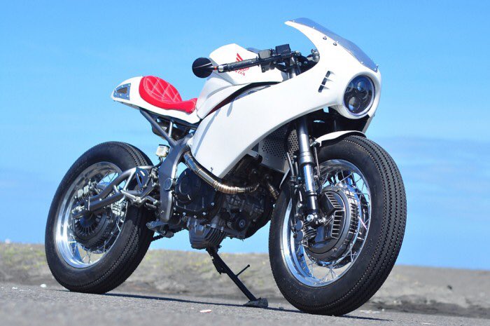 Twitter 上的 Accela バイク記事紹介 昨日のツイートで好評だった ホンダ Cbr250rr カフェレーサーの詳細 やっぱりカッコイイですね T Co Dsc7bi0wrb T Co 39klqf6r0r Twitter