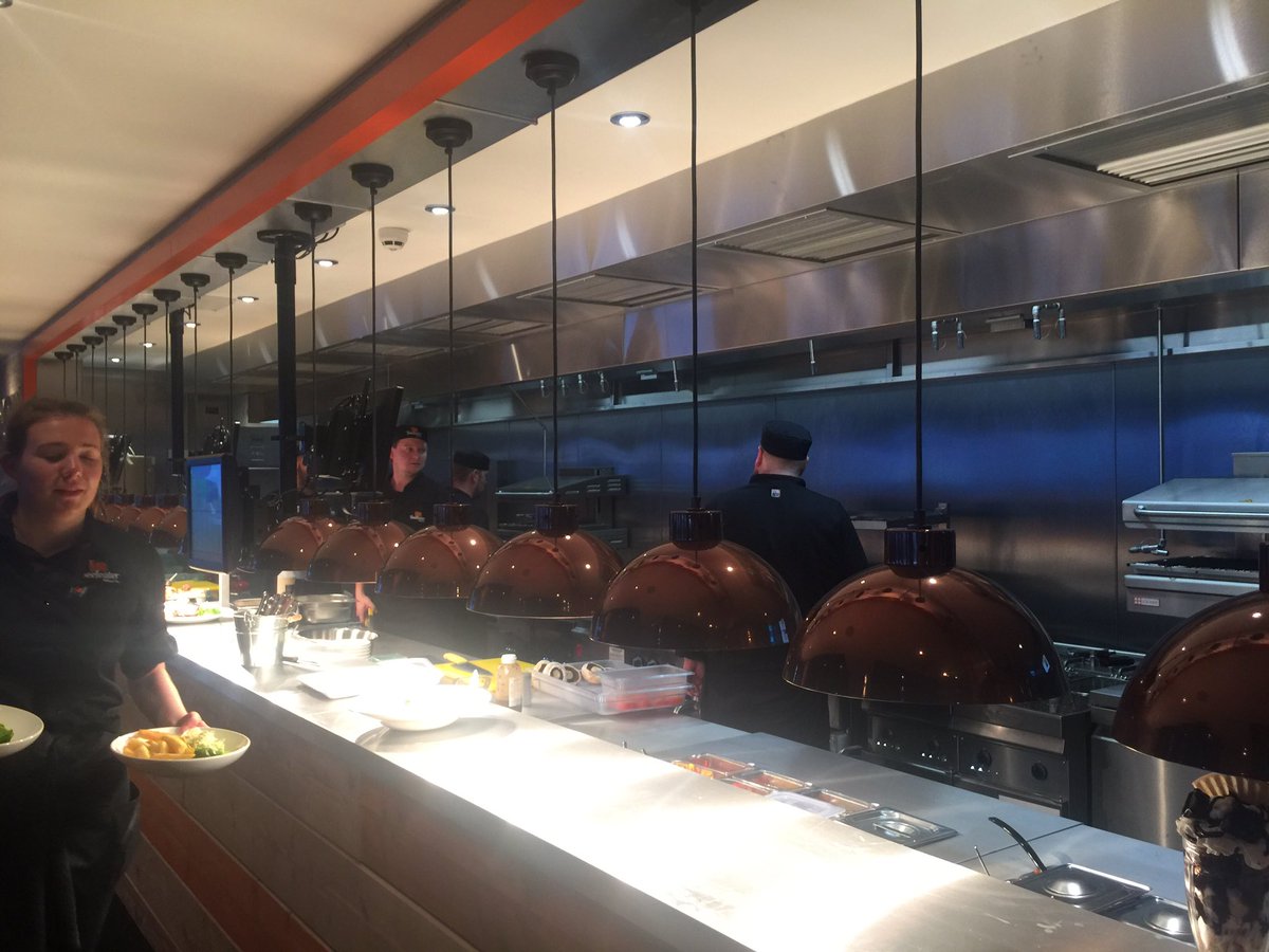 rosscameron89's tweet image. Amazing first preview night! Team were all absolutely 1st class 🙌🏻 @chrissalk @Valerie_WHR @SpencerGraydon @WeAreSUGM @tanyabackside98