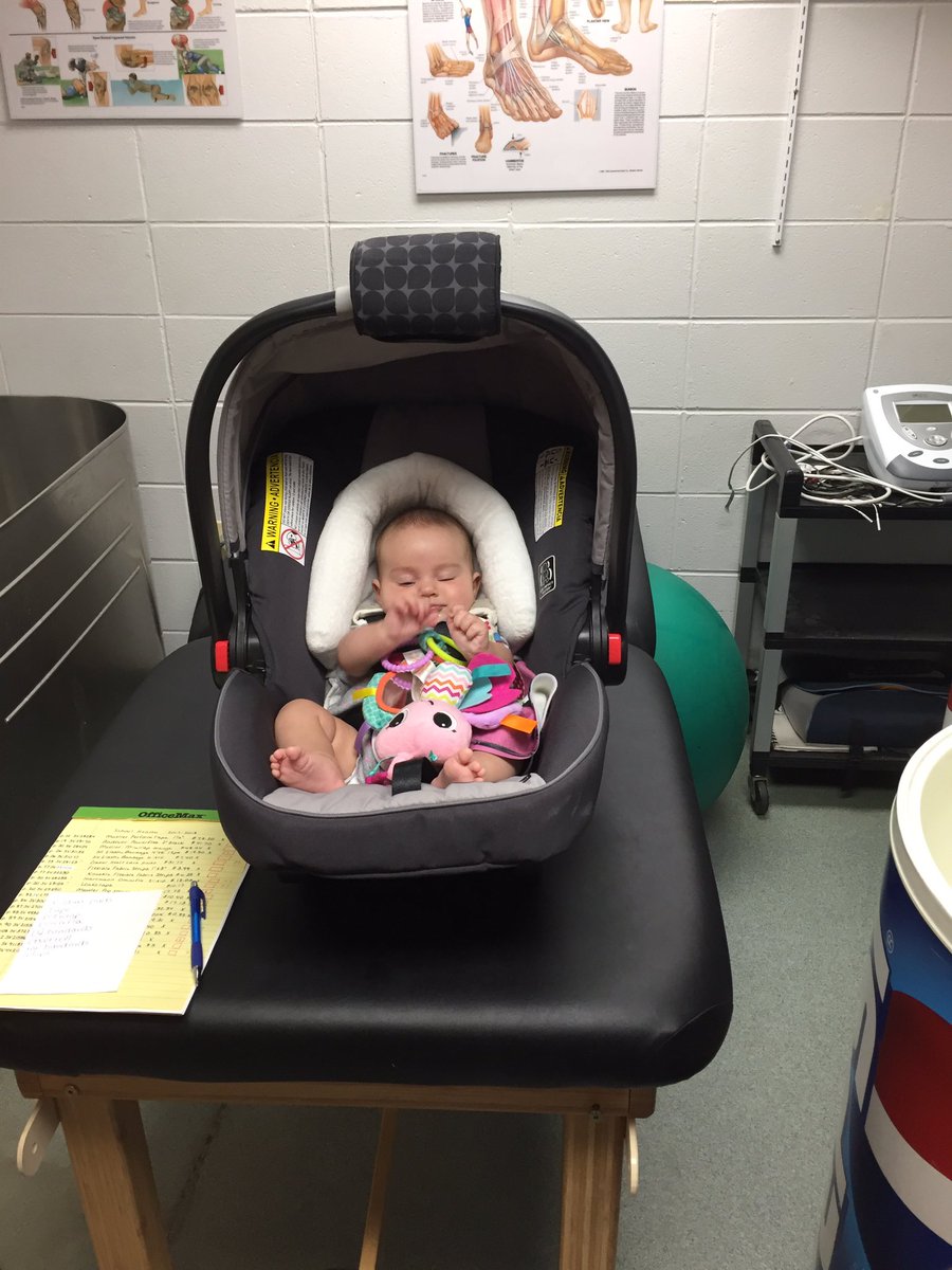 BagoATC's tweet image. Mom needed to take inventory, so we walked up to school and Chloe patiently waited! AT in the making!! #myassistant