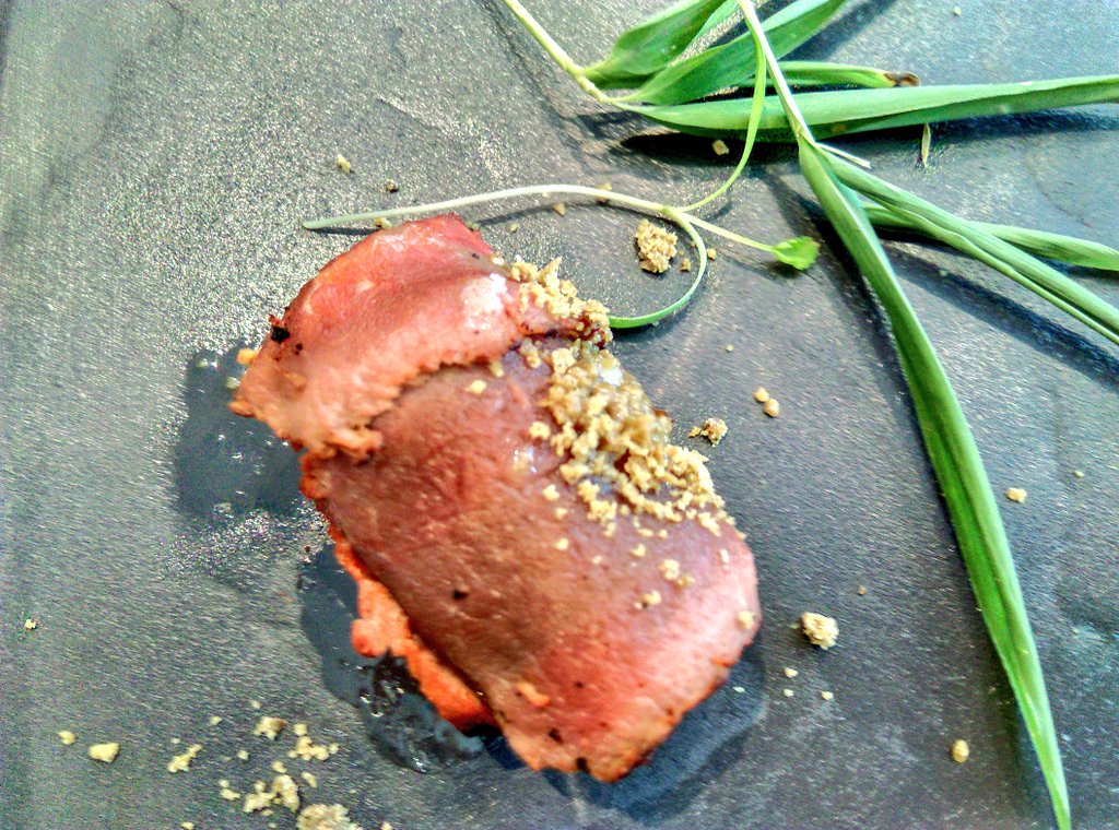 Arlett__Mendoza's tweet image. Empezamos con la sopa de piña y chaya con espumoso y codzito de venado con tzikilpak, de Cueva 7