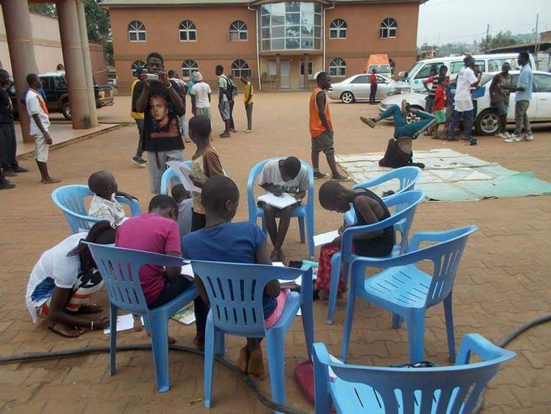 McViniikizo's tweet photo. The #graffitti art class at #nompu #hophipforchange moments #empowering the youth
@NaweOsobolampu #nompu https://t.co/WIbI7jLSTC