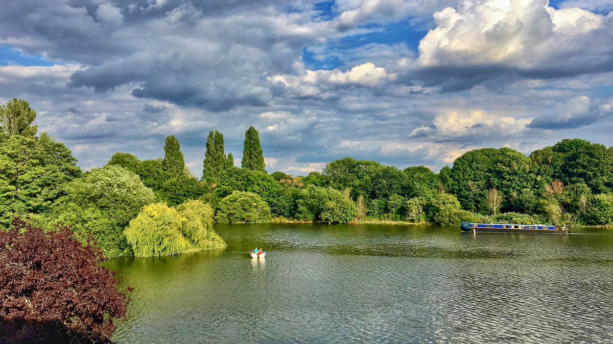 Muggy and cloudy weekend ahead followed by hotter weather next week. Here's the whole story: bbc.in/2tNpK8S NP