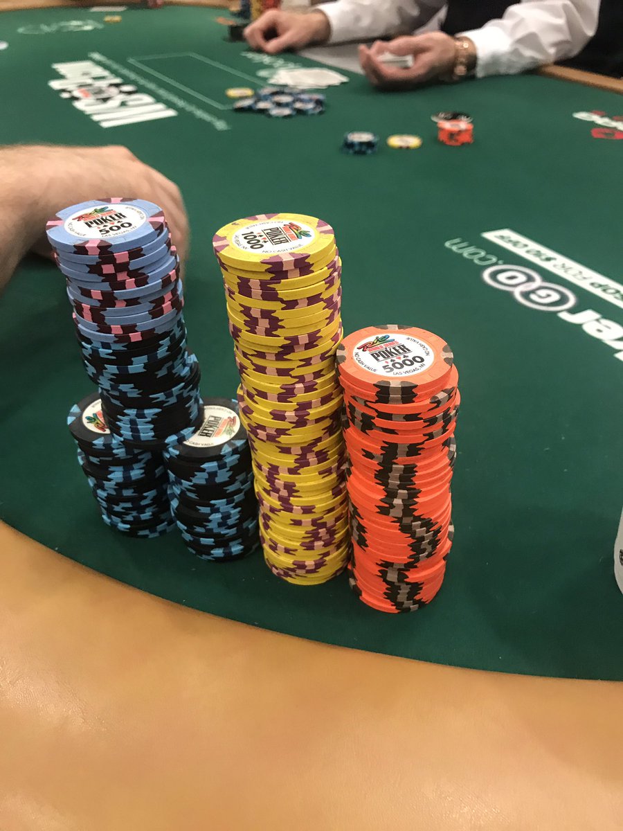Sumit_Asrani's tweet photo. 200k at the end of first level of Day 3. We back at 1200-2400. @ThePokerNation https://t.co/0LjV0mpnF6