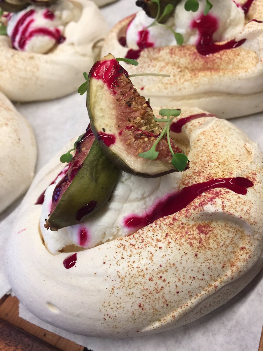 mollyhorne99's tweet photo. #womeninfood event at #Wimbledon2017 @compassgroupuk @gemmaevans9488 @nick146143 @claudejarczyk https://t.co/MEQ5tzV6Dn