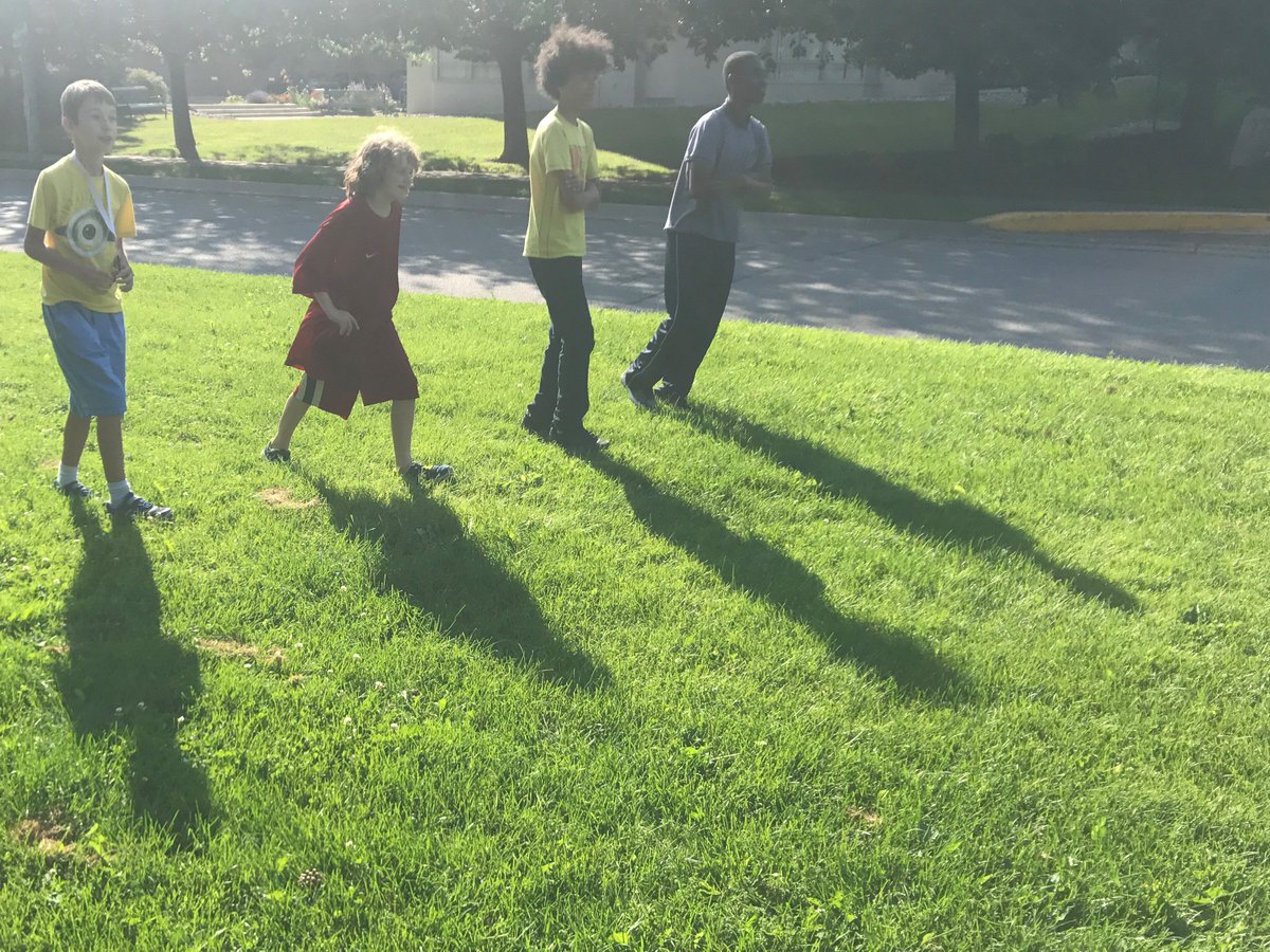 YRFoodNetwork's tweet photo. This week our #youth gardeners painted spoons, enjoyed healthy smoothies, &amp; did a veggie scavenger hunt! #growinggardeners #GrowbackThursday https://t.co/rFAwM5dhrv