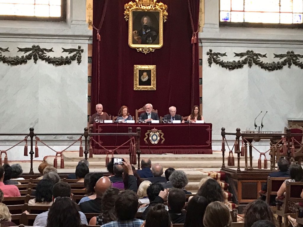 Bellísima tarde en la <a href="/RAEinforma/">RAE</a> donde hemos podido disfrutar de la ponencia de #DaríoVillanueva y de la voz y música de #Trobairitz