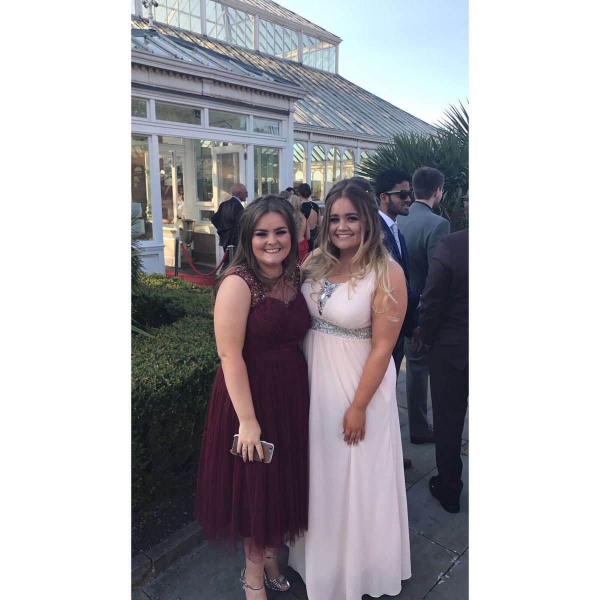 chloedoolanxxx's tweet photo. prom was amazing from what I can remember, paying for it now😷😅 https://t.co/a8PzQq0g1A