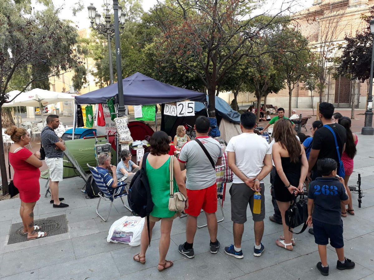 asamcarabanchel's tweet photo. 25 días #AcampadaCarabanchel✊ Ninguna familia sin casa #SoluciónLidiaYSanti🏠 YA! @ManuelaCarmena @cifupresidenta @DolorsMM 4 niñxs sin hogar https://t.co/n9GgcshRf3