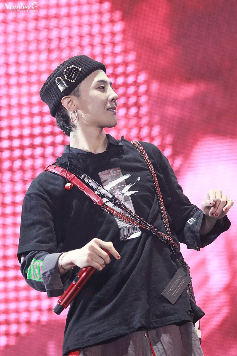 [HQ PHOTO] 170625 #GDRAGON at GDRAGON 2017 WORLD TOUR <ACT III : MOTTE> at Singapore Indoor Stadium
#MOTTEinSG 
©Number_GGG