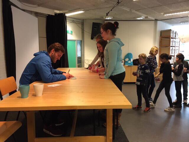 De spelers deelde hun handtekening uit bij de persconferenties van Klassewerk ✍🏼📷 #klassewerk