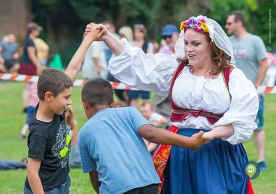 #greekdancing #greekdancinglessons #greekcostumes #workshops #beautifulcolours <a href="/BuryLodge/">Bury Lodge</a> park @friendsofburylodgepark 09.07.17