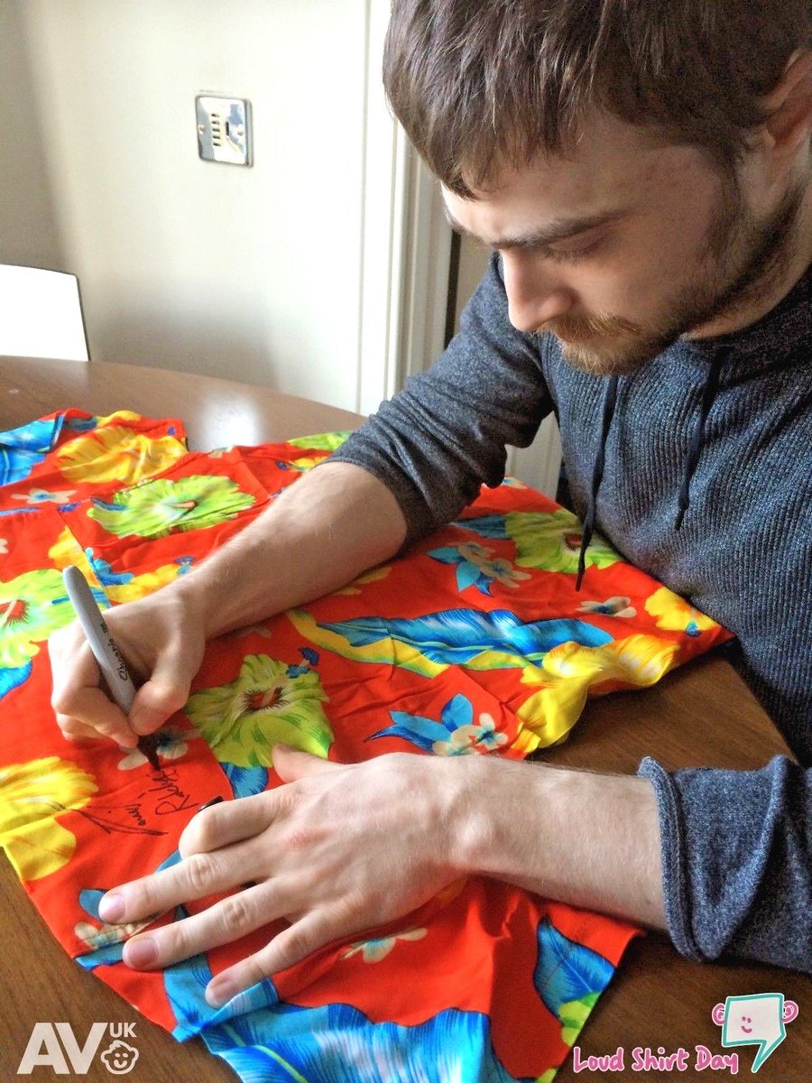 SimplyDanRad's tweet photo. Signed shirt for Charity @AuditoryVerbal #AVUK
https://t.co/3AybaQS6id https://t.co/08QGNHgZOc