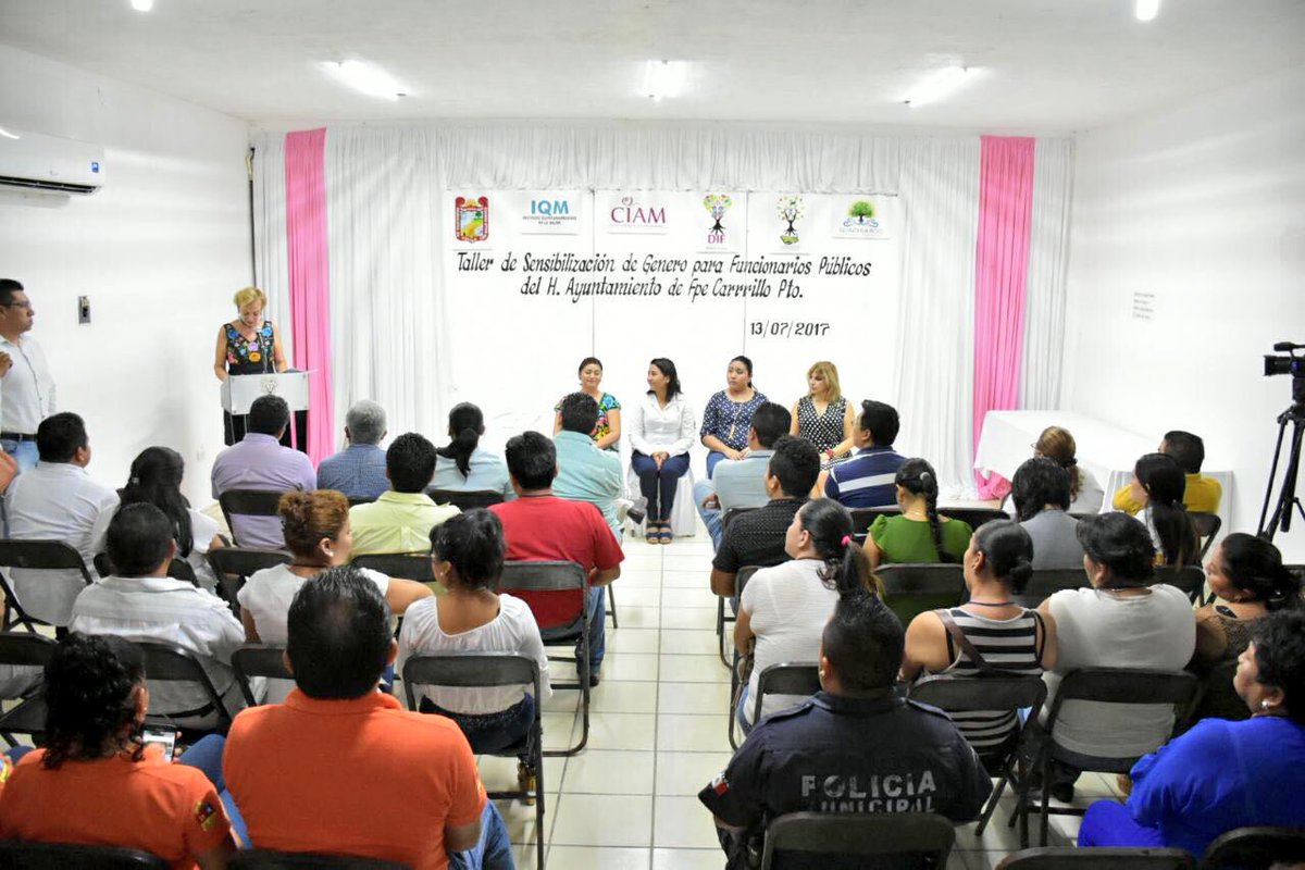 Firmamos convenio con @IQMujer para operar el "Centro para el Desarrollo de las Mujeres" e inauguré el taller "Sensibilización de género".