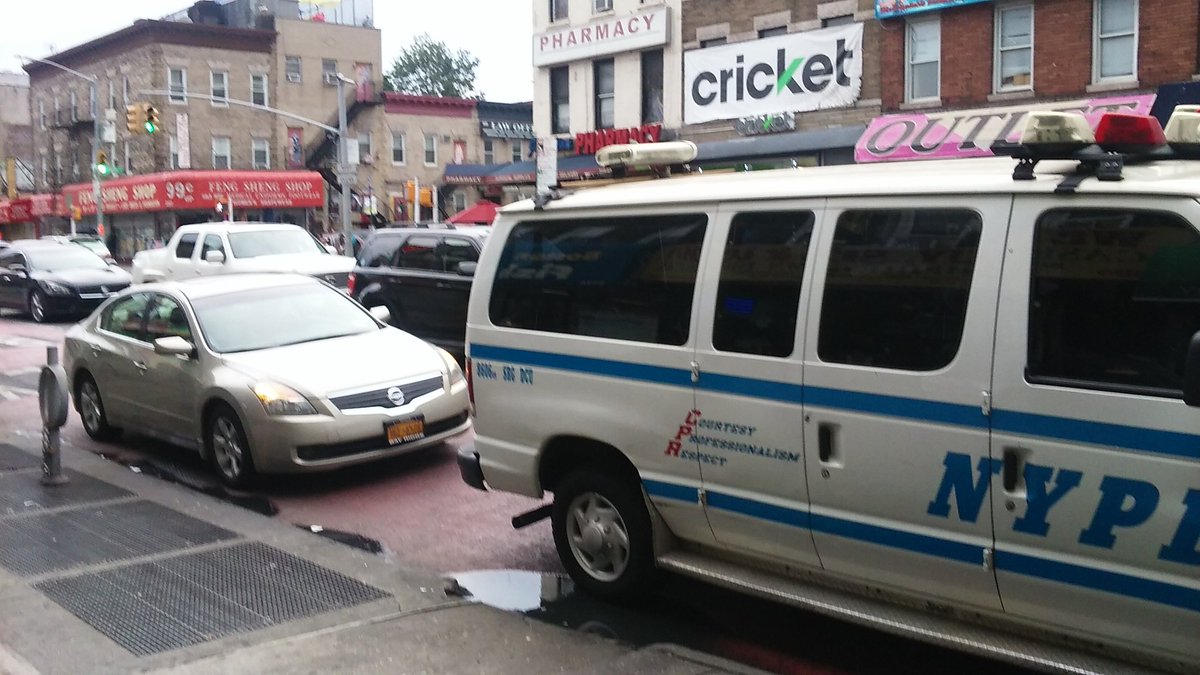 CpuBrooklyn's tweet photo. If you're going to the Sandra Bland protest, do not go up the 5 train stairs or you will be kettled in. #MyBorough #NYPDdontRunShit https://t.co/cLSdFwmL76