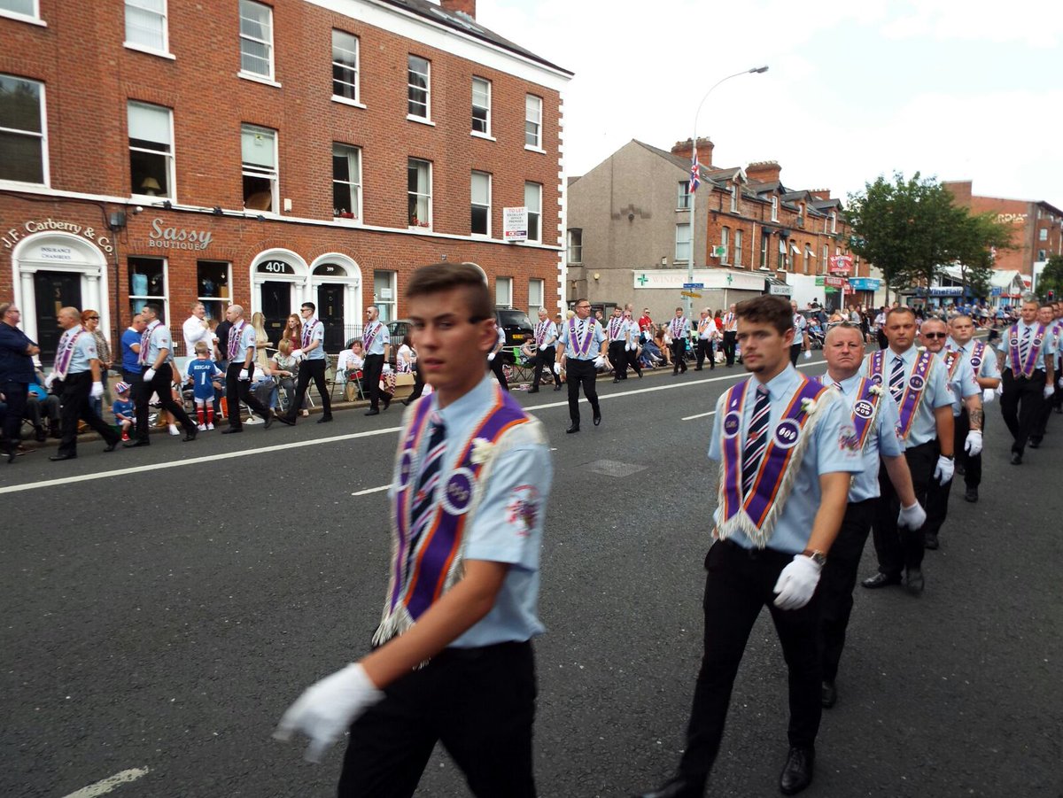 Cookes609's tweet photo. Some more photos from yesterday's parade #LOL609 🇬🇧 https://t.co/kd5ldjzBsa